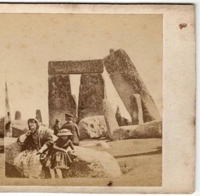 АНГЛИЯ SV — самая ранняя семейная фотография СТОУНХЕНДЖА Брайана Мэя ХЕНРИ БРУКСА c1865 - Изображение 1 из 3
