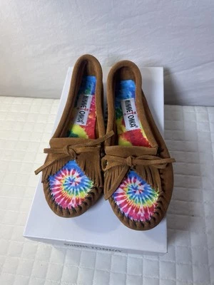 Nuevos mocasines Minnetonka talla 5,5 con lindo diseño tie dye  Foto 1 de 4