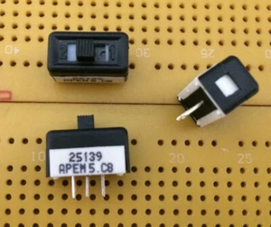 Interruptor deslizante 4A SPTT PCB miniatura encendido-apagado plateado Apem 25139 varias cantidades  - Imagen 1 de 6