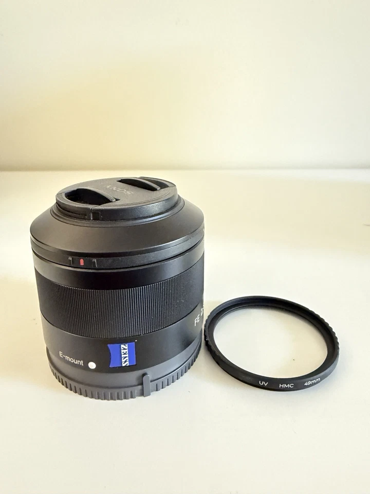 Sony Sonnar FE 35mm f/2.8 ZA Wide Angle Lens SEL35F28Z Full frame Zeiss - image 1 of 4