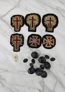LOTTO CROCI UNIFORMI VINTAGE MASSONICI CAVALIERI TEMPLARI SIGNORE CAVALIERE MANICA - Foto 1 di 5