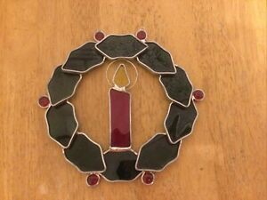 Vintage 7" hanging STAINED GLASS LEADED CHRISTMAS WREATH holly Candle berry 