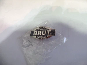 BRUT Racing PIN, 2006-VERY GOOD-Take a L@@K - Picture 1 of 2