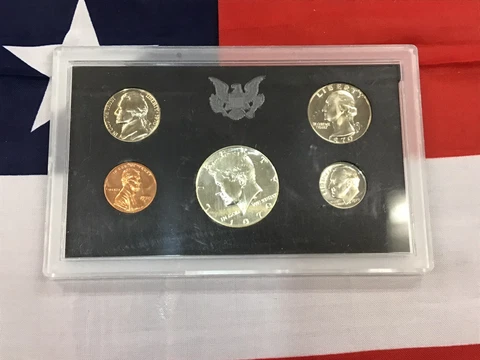 1970-s Small Date U.S. Proof set as issued by US Mint Cover