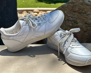 Classic White reebok womens shoes 6.5-7 - Picture 1 of 8
