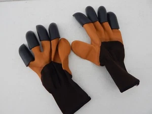 Universal Garden Gloves with Claws Medium Brown/Black 1 Pair New - Picture 1 of 2