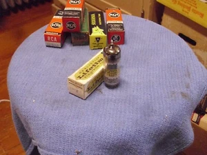 Vintage Realistic Int "Gold Clad" 6HS8 Double-Pentode Vacuum Tube, NIB, Tested! - Picture 1 of 8