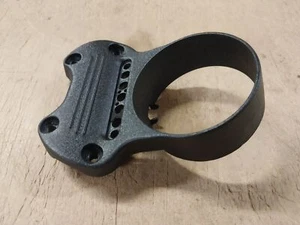OEM Harley Velocímetro Montaje Elevador Abrazadera Superior Sportster 883 1200 Soporte de Hierro - Imagen 1 de 7
