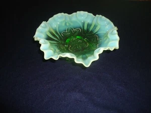 Vintage Jefferson Green Meander Glass Shell Ruffled Opalescent Footed Candy Dish - Picture 1 of 10