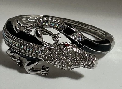 Brazalete Abrazadera Cocodrilo Tono Plata Negro Esmalte Ojos Rojos AB Color Estrás Foto 1 de 4