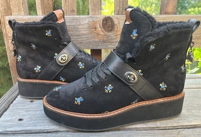 ¡Bonito! Botas al tobillo Coach City Hiker para mujer 7,5B de gamuza floral con cordones de piel de oveja Foto 1 de 4