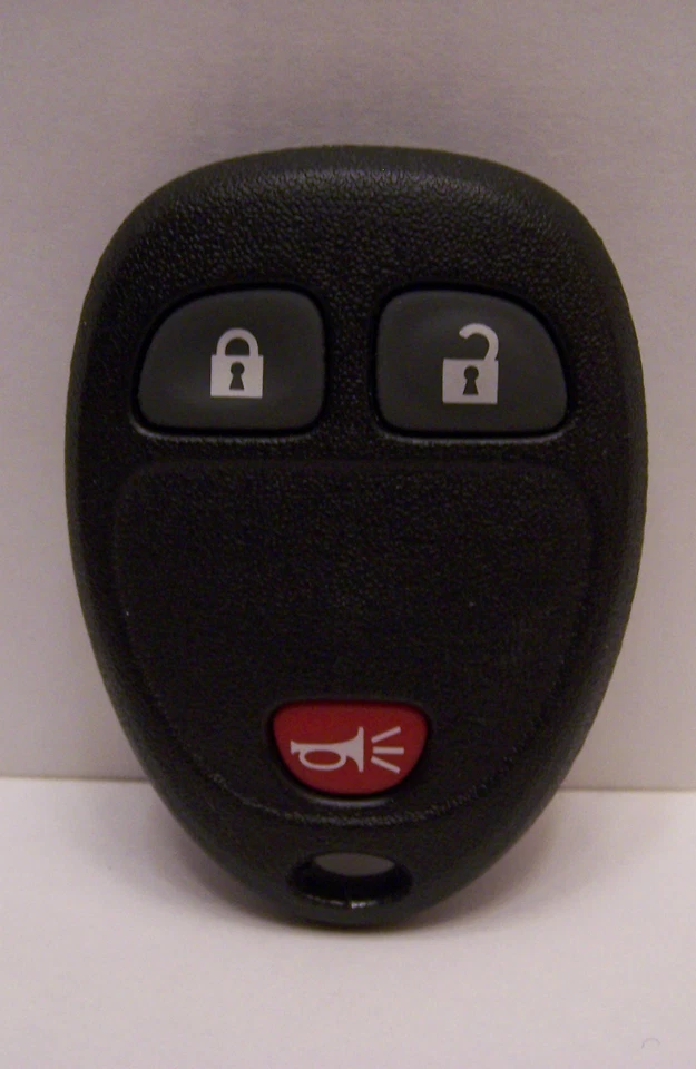 **GENTLY USED** GM 3 Button Remote Keyless Entry Fob PN# GM/L 15777636 - Image 1 of 1