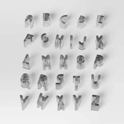 Juego de 26 cortador de galletas alfabeto navideño plateado - Wondershop. Foto 1 de 3