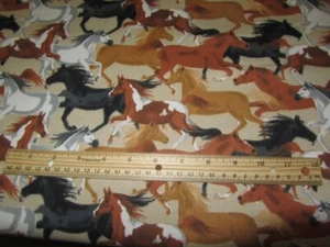 2 yardas bronceado con caballos multicolores para correr tela de franela - Imagen 1 de 1