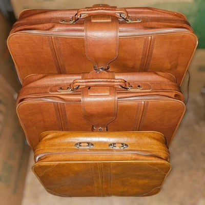 Juego de 3 maletas de cuero Sears vintage Foto 1 de 4