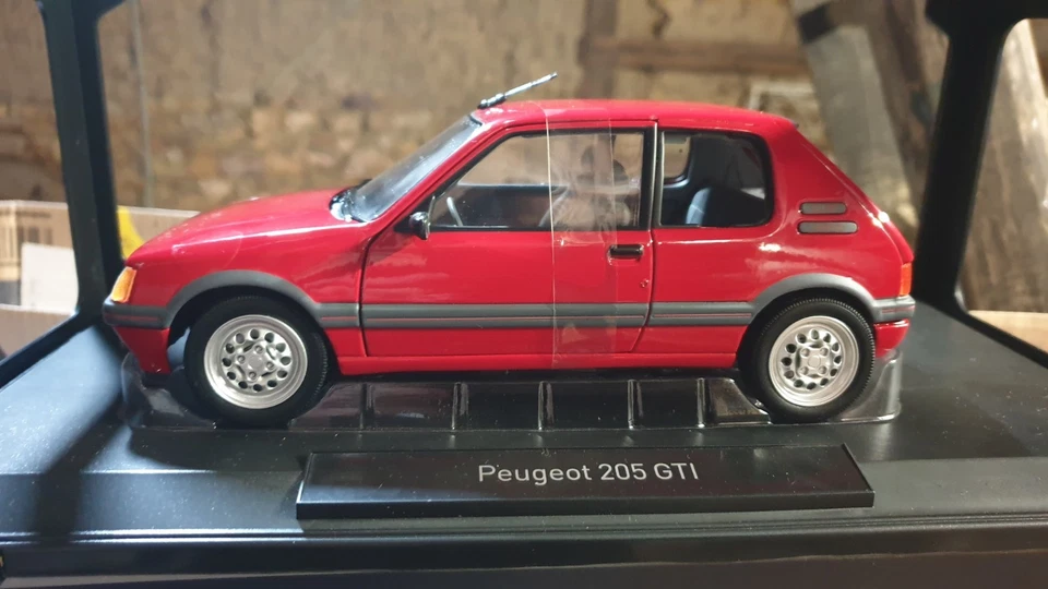 NOREV Peugeot 205 GTI 1,6 Vallelunga 1/18 Voiture - Rouge - Photo 1/4