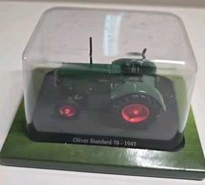 Hachette 1/43 Scale Model Tractor HT067 - 1947 Oliver Standard 70 - Green - Picture 1 of 3