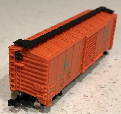 Model Power N scale 3447 Maine Central 40’ Single Door Boxcar MEC #14785 - Image 1 of 4
