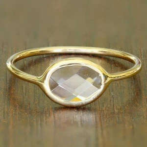 1,33 quilates. Anillo apilable fino de zafiro blanco natural ovalado en oro amarillo de 14 K - Imagen 1 de 3