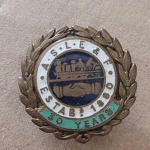 ASSOCIATED SOCIETY OF LOCOMOTIVE ENGINEERS & FIREMEN 1910 VINTAGE ENAMMEL BADGE  - Picture 1 of 2