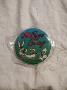 Vintage I Love Bugs Bunny WB Warner Brothers Button Pin New NOS Sealed 1995 - Picture 1 of 3