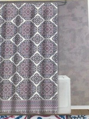 Cortina de ducha de tela Lotus and Fay con 12 ganchos metálicos - ciruela Foto 1 de 3