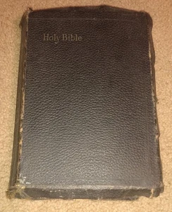The Holy Bible containing The Old & New Testaments World Syndicate Company 1920s - Picture 1 of 4