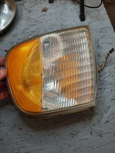 1997-2001 FORD EXPEDITION F150 LEFT TURN SIGNAL CORNER LIGHT ASSEMBLY - Picture 1 of 3