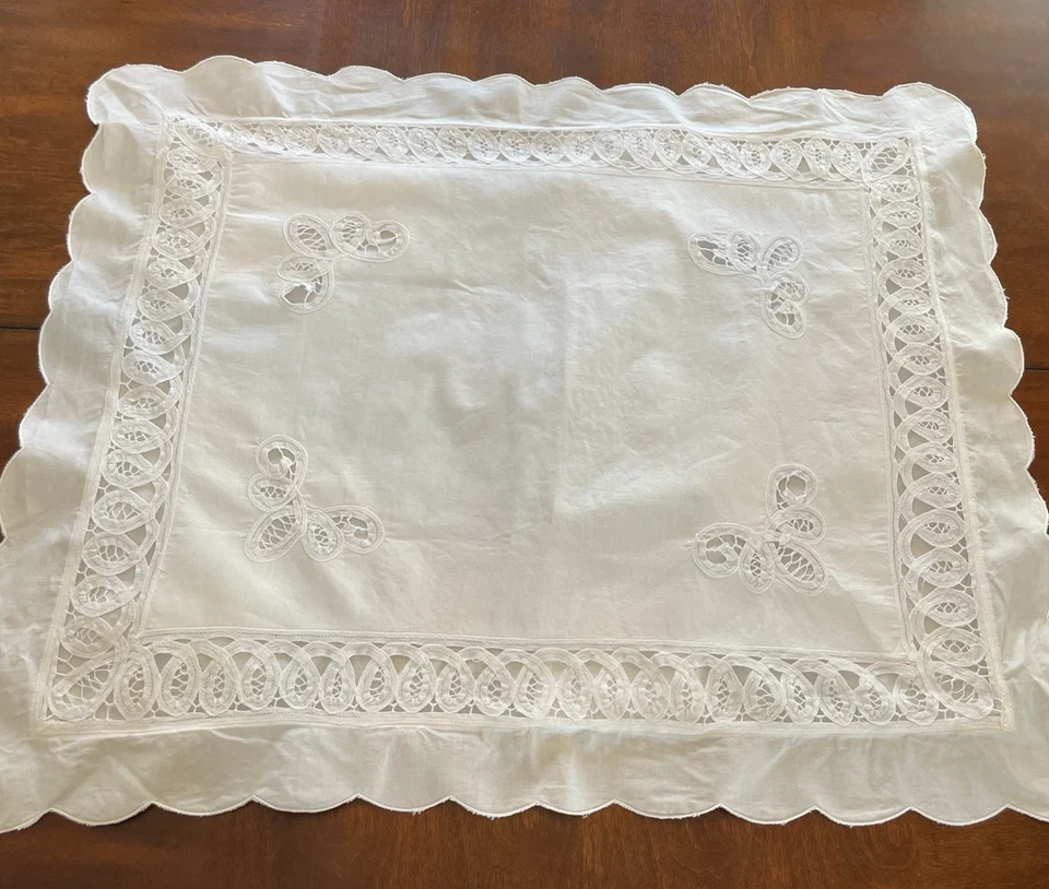 Almohada de encaje Battenburg falsa estándar (1) blanca festoneada casa de campo Shabby Chic Foto 1 de 4