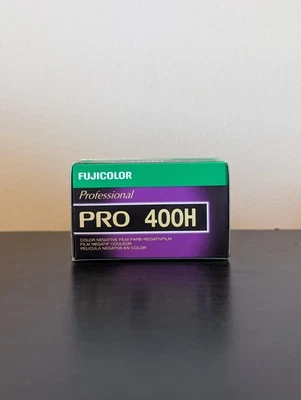 Fujifilm Pro 400H 35mm exp: 11/2022 *Freezer Stored* - Image 1 of 3