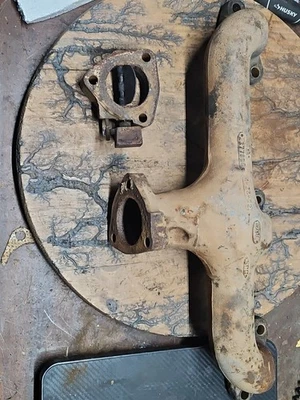 Colector de escape 305 V6 GMC PICKUP 2377856 Big Block V6 Jimmy 6 cilindros 4-24-62 Foto 1 de 4