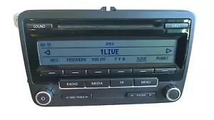 VW Autoradio RCD 310 GOLF Beetle Scirocco Touran Tiguan 1K0035186AA + CODE - Bild 1 von 3