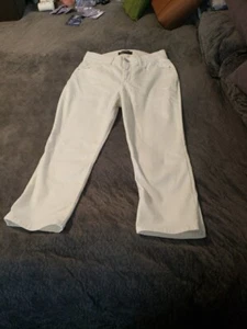 LEE PLATINUM LABEL SIZE:8 WHITE DENIM CAPRI *NEW WITHOUT TAGS* - Picture 1 of 4