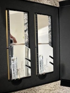 G. SKILL Trident Z Royal 16GB (2x8GB) PC4-32000 (DDR4-4000) (F44000C18D16GTRS) - Picture 1 of 3
