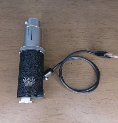 Flash Synchronblitzer Leica E. LEITZ CON CABLE - Batería Necesita Reparación Foto 1 de 4