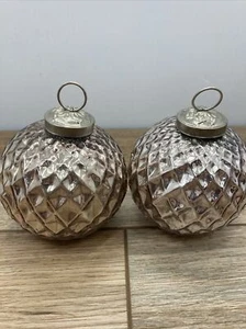 Kugel Style Mercury Glass Set of 2 Handcrafted Silver Large Globe Ball Ornaments - Bild 1 von 7