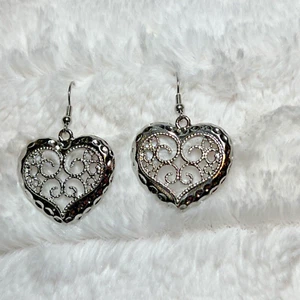 Gehämmert offenes Herz filigran Rollwirbel Ohrhänger silberfarben 1,5" Neu ohne Etikett - Bild 1 von 3