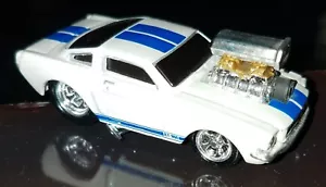 2000 Muscle Machines Funline 1:64 1966 Ford Mustang Loose But Mint - Picture 1 of 6