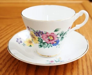 Allyn Nelson Floral Tasse & Untertasse Bone China ENGLAND - Bild 1 von 3