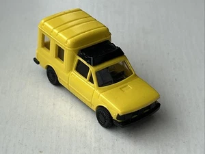 Praliné 1:87/HO Fiat Fiorino Combi Van Yellow Plastic Vintage 1980s - Picture 1 of 13