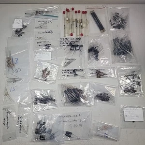 NOS RESISTOR LOT ELECTRONICS COMPONENTS SAMPLE LOT RCD LE CARBONE LORRAINE - G1 - Picture 1 of 24