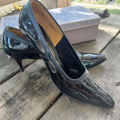 Vintage 1960s black patent leather pointy toed heels in original box, size 9.5 - Image 1 of 4