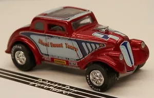Johnny Lightning 1933 Willys 77 Gasser Coupe ""Blood Sweat & Tears"" scala 1/64 - Foto 1 di 2