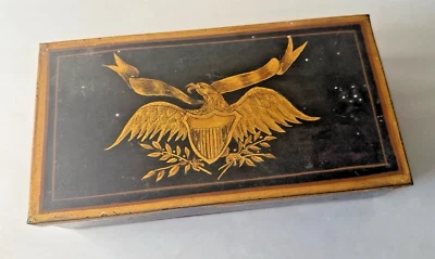 Caja de hojalata Toleware vintage pintada con hojas de oro American Eagle Shield firmada GSG 1973 Foto 1 de 4