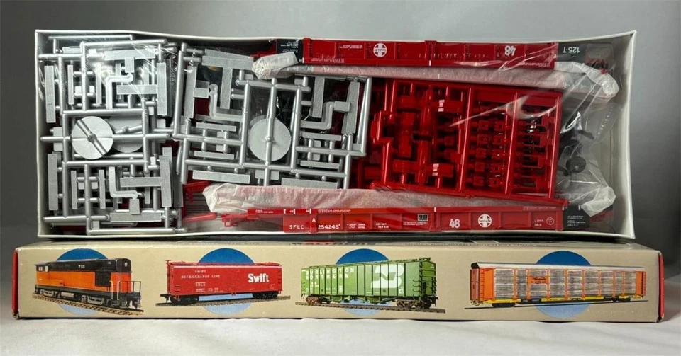 Walthers HO, 932-3974   305' ATSF Thrall Articulated Double Stack Car Set NIB! - Image 1 of 1