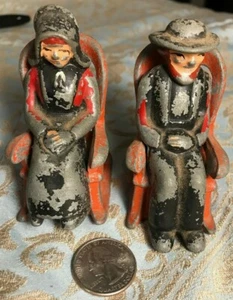 Salt and Pepper Shakers Cast metal Amish Couple - Picture 1 of 5