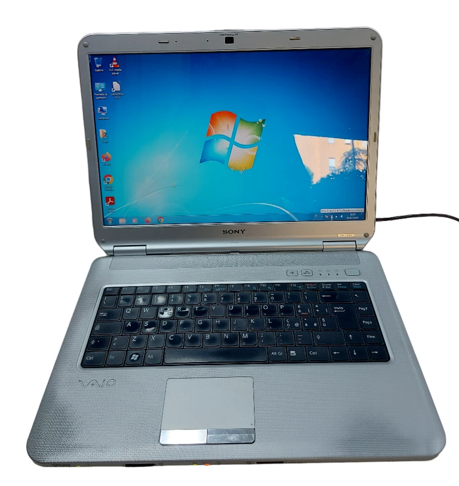 Notebook  Sony Vaio VGN-NS31EH CPU intel pentium T3400 ram 4 Gb SSD 250 GB win 7 - Immagine 1 di 1
