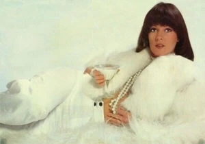 Anni-Frid Lyngstad Unsigned 6" x 4" Photo - ABBA *17 - 100% to Cancer Charity - Picture 1 of 1