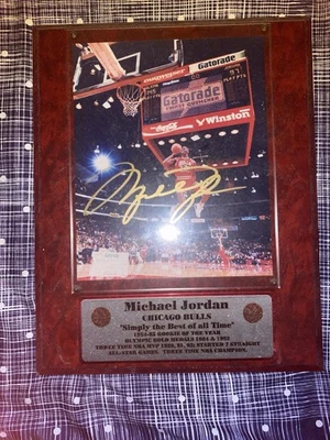 Authentic Sighned Micheal Jordan Plaque Chicago Bulls NBA - Image 1 of 2