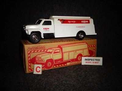 EXXON ESSO Humble Ford F700 camión cisterna ERTL BANCO DE MONEDAS FUNDIDAS A PRESIÓN Foto 1 de 4